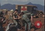 Standbild Soldaten füllen Sandsäcke Vietnam Krieg Khe Sanh Vietnam, 1968, aus Sekunde 12 historischem Filmmaterial Videoclip 65675078595