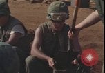 Standbild Soldaten füllen Sandsäcke Vietnam Krieg Khe Sanh Vietnam, 1968, aus Sekunde 36 historischem Filmmaterial Videoclip 65675078595
