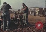 Standbild Soldaten füllen Sandsäcke Vietnam Krieg Khe Sanh Vietnam, 1968, aus Sekunde 42 historischem Filmmaterial Videoclip 65675078595