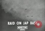 Standbild Antenne raid-Japanischen base Pazifischer Ozean, 1944, aus Sekunde 1 historischem Filmmaterial Videoclip 65675078598