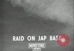 Standbild Antenne raid-Japanischen base Pazifischer Ozean, 1944, aus Sekunde 3 historischem Filmmaterial Videoclip 65675078598