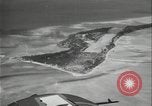 Standbild Antenne raid-Japanischen base Pazifischer Ozean, 1944, aus Sekunde 8 historischem Filmmaterial Videoclip 65675078598