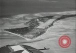 Standbild Antenne raid-Japanischen base Pazifischer Ozean, 1944, aus Sekunde 11 historischem Filmmaterial Videoclip 65675078598