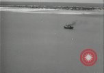 Standbild Antenne raid-Japanischen base Pazifischer Ozean, 1944, aus Sekunde 12 historischem Filmmaterial Videoclip 65675078598