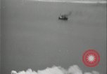 Standbild Antenne raid-Japanischen base Pazifischer Ozean, 1944, aus Sekunde 13 historischem Filmmaterial Videoclip 65675078598
