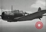 Standbild Antenne raid-Japanischen base Pazifischer Ozean, 1944, aus Sekunde 16 historischem Filmmaterial Videoclip 65675078598