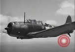 Standbild Antenne raid-Japanischen base Pazifischer Ozean, 1944, aus Sekunde 17 historischem Filmmaterial Videoclip 65675078598