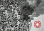 Standbild Antenne raid-Japanischen base Pazifischer Ozean, 1944, aus Sekunde 26 historischem Filmmaterial Videoclip 65675078598