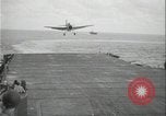 Standbild Antenne raid-Japanischen base Pazifischer Ozean, 1944, aus Sekunde 30 historischem Filmmaterial Videoclip 65675078598