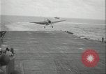 Standbild Antenne raid-Japanischen base Pazifischer Ozean, 1944, aus Sekunde 31 historischem Filmmaterial Videoclip 65675078598