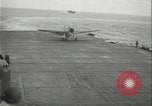 Standbild Antenne raid-Japanischen base Pazifischer Ozean, 1944, aus Sekunde 32 historischem Filmmaterial Videoclip 65675078598