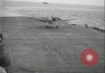 Standbild Antenne raid-Japanischen base Pazifischer Ozean, 1944, aus Sekunde 33 historischem Filmmaterial Videoclip 65675078598