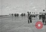 Standbild Antenne raid-Japanischen base Pazifischer Ozean, 1944, aus Sekunde 35 historischem Filmmaterial Videoclip 65675078598