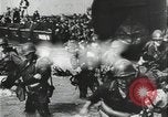 Standbild Alliierte Soldaten eindringenden Strand Pacific Theater, 1944, aus Sekunde 1 historischem Filmmaterial Videoclip 65675078603