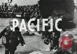 Standbild Alliierte Soldaten eindringenden Strand Pacific Theater, 1944, aus Sekunde 3 historischem Filmmaterial Videoclip 65675078603