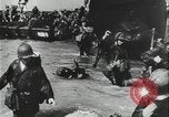 Standbild Alliierte Soldaten eindringenden Strand Pacific Theater, 1944, aus Sekunde 4 historischem Filmmaterial Videoclip 65675078603
