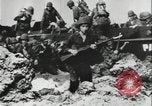Standbild Alliierte Soldaten eindringenden Strand Pacific Theater, 1944, aus Sekunde 6 historischem Filmmaterial Videoclip 65675078603