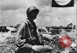 Standbild Alliierte Soldaten eindringenden Strand Pacific Theater, 1944, aus Sekunde 11 historischem Filmmaterial Videoclip 65675078603