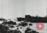 Standbild Alliierte Soldaten eindringenden Strand Pacific Theater, 1944, aus Sekunde 13 historischem Filmmaterial Videoclip 65675078603