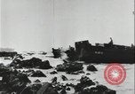Standbild Alliierte Soldaten eindringenden Strand Pacific Theater, 1944, aus Sekunde 14 historischem Filmmaterial Videoclip 65675078603