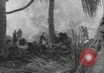 Standbild Alliierte Soldaten eindringenden Strand Pacific Theater, 1944, aus Sekunde 18 historischem Filmmaterial Videoclip 65675078603