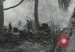 Standbild Alliierte Soldaten eindringenden Strand Pacific Theater, 1944, aus Sekunde 19 historischem Filmmaterial Videoclip 65675078603