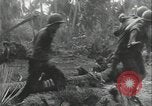 Standbild Alliierte Soldaten eindringenden Strand Pacific Theater, 1944, aus Sekunde 22 historischem Filmmaterial Videoclip 65675078603