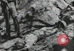 Standbild Alliierte Soldaten eindringenden Strand Pacific Theater, 1944, aus Sekunde 26 historischem Filmmaterial Videoclip 65675078603