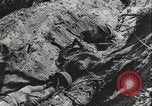 Standbild Alliierte Soldaten eindringenden Strand Pacific Theater, 1944, aus Sekunde 29 historischem Filmmaterial Videoclip 65675078603
