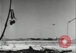 Standbild Alliierte Soldaten eindringenden Strand Pacific Theater, 1944, aus Sekunde 32 historischem Filmmaterial Videoclip 65675078603