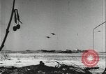 Standbild Alliierte Soldaten eindringenden Strand Pacific Theater, 1944, aus Sekunde 33 historischem Filmmaterial Videoclip 65675078603