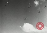 Standbild Alliierte Soldaten eindringenden Strand Pacific Theater, 1944, aus Sekunde 37 historischem Filmmaterial Videoclip 65675078603