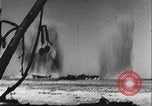 Standbild Alliierte Soldaten eindringenden Strand Pacific Theater, 1944, aus Sekunde 38 historischem Filmmaterial Videoclip 65675078603