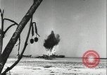 Standbild Alliierte Soldaten eindringenden Strand Pacific Theater, 1944, aus Sekunde 47 historischem Filmmaterial Videoclip 65675078603