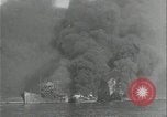 Standbild Schiffe in Brand Europäische Theater, 1944, aus Sekunde 10 historischem Filmmaterial Videoclip 65675078604