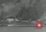 Standbild Schiffe in Brand Europäische Theater, 1944, aus Sekunde 14 historischem Filmmaterial Videoclip 65675078604