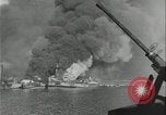 Standbild Schiffe in Brand Europäische Theater, 1944, aus Sekunde 24 historischem Filmmaterial Videoclip 65675078604
