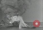 Standbild Schiffe in Brand Europäische Theater, 1944, aus Sekunde 35 historischem Filmmaterial Videoclip 65675078604
