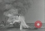 Standbild Schiffe in Brand Europäische Theater, 1944, aus Sekunde 37 historischem Filmmaterial Videoclip 65675078604