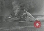 Standbild Schiffe in Brand Europäische Theater, 1944, aus Sekunde 39 historischem Filmmaterial Videoclip 65675078604