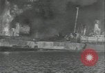 Standbild Schiffe in Brand Europäische Theater, 1944, aus Sekunde 62 historischem Filmmaterial Videoclip 65675078604