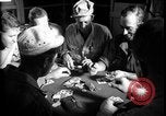 Immagine di I soldati degli Stati Uniti giocano a poker Iran, 1944, secondo 3 filmato di repertorio 65675078628