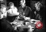Immagine di I soldati degli Stati Uniti giocano a poker Iran, 1944, secondo 28 filmato di repertorio 65675078628