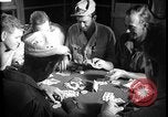 Immagine di I soldati degli Stati Uniti giocano a poker Iran, 1944, secondo 30 filmato di repertorio 65675078628