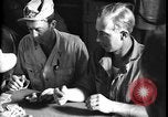 Immagine di I soldati degli Stati Uniti giocano a poker Iran, 1944, secondo 47 filmato di repertorio 65675078628