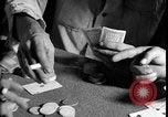 Immagine di I soldati degli Stati Uniti giocano a poker Iran, 1944, secondo 60 filmato di repertorio 65675078628