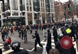 Image Les manifestants de Donald Trump s'opposent à la police 2017 Washington DC USA, 2017, de la seconde 8 séquences d'archives historiques vidéo 65675078680