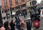 Image Les manifestants de Donald Trump s'opposent à la police 2017 Washington DC USA, 2017, de la seconde 18 séquences d'archives historiques vidéo 65675078680