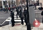 Image Les manifestants de Donald Trump s'opposent à la police 2017 Washington DC USA, 2017, de la seconde 24 séquences d'archives historiques vidéo 65675078680