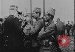 Immagine di Il maresciallo Joffre premia la prima guerra mondiale Francia, 1916, secondo 18 filmato di repertorio 65675078701